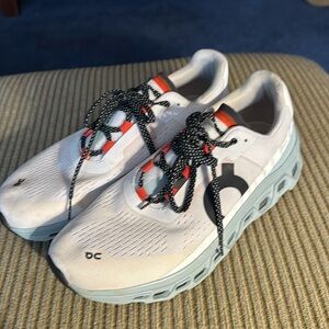 Men’s Size 11 ON sneakers